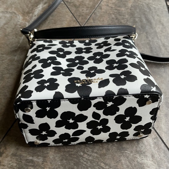 Kate Spade Darcy Small Bucket Crossbody - Picture 4 of 16